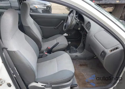 2000 Chevrolet Metro z USA, uszkodzony, nr VIN 2C1MR2263Y6702415